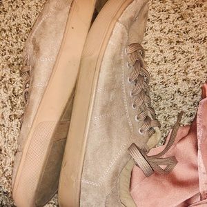 Suede tan shoes / sneakers